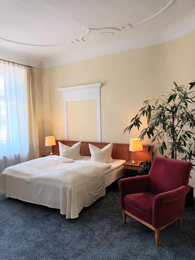 Hotel Vierseithof Лукенвальде Екстер'єр фото