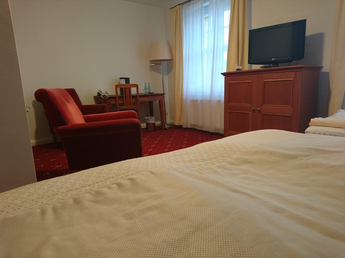 Hotel Vierseithof Лукенвальде Екстер'єр фото
