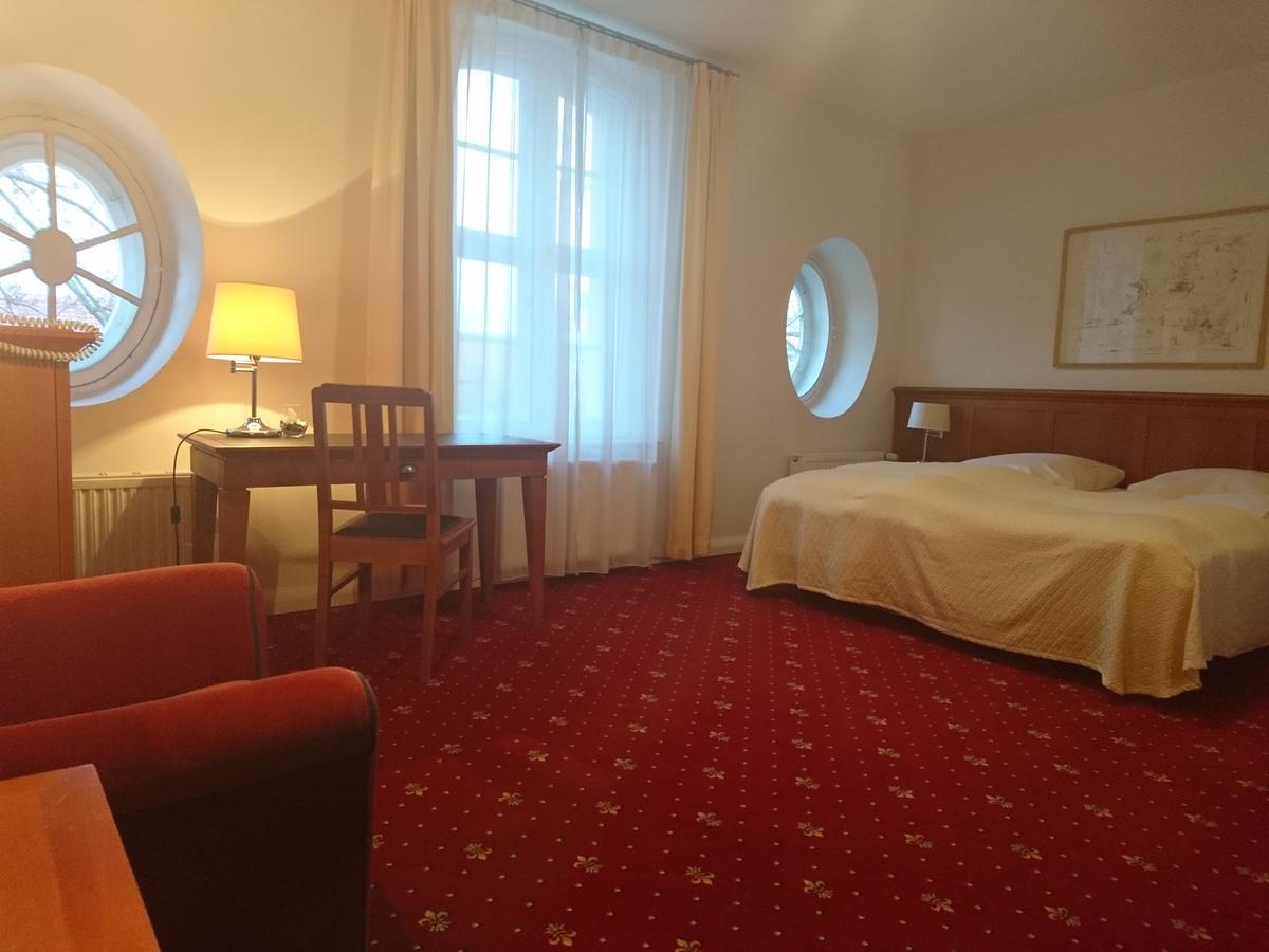 Hotel Vierseithof Лукенвальде Екстер'єр фото
